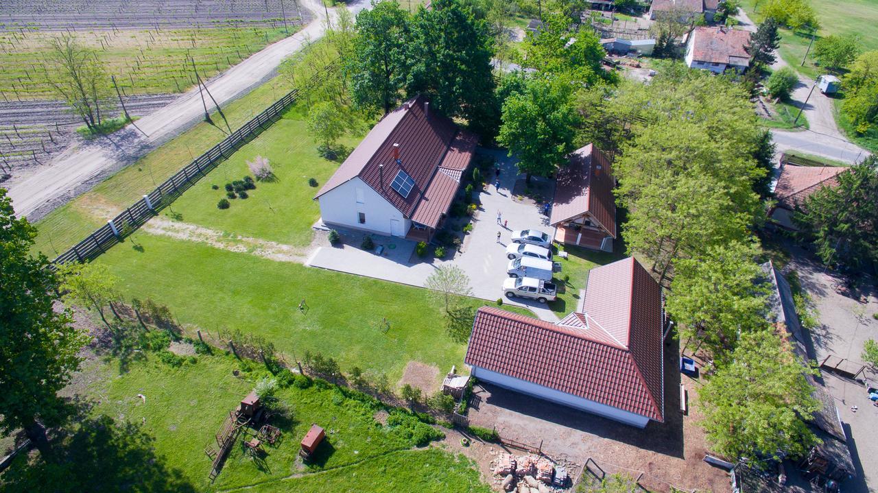 Готель Toelgyfa Vendeghaz Кішкйорйош Екстер'єр фото
