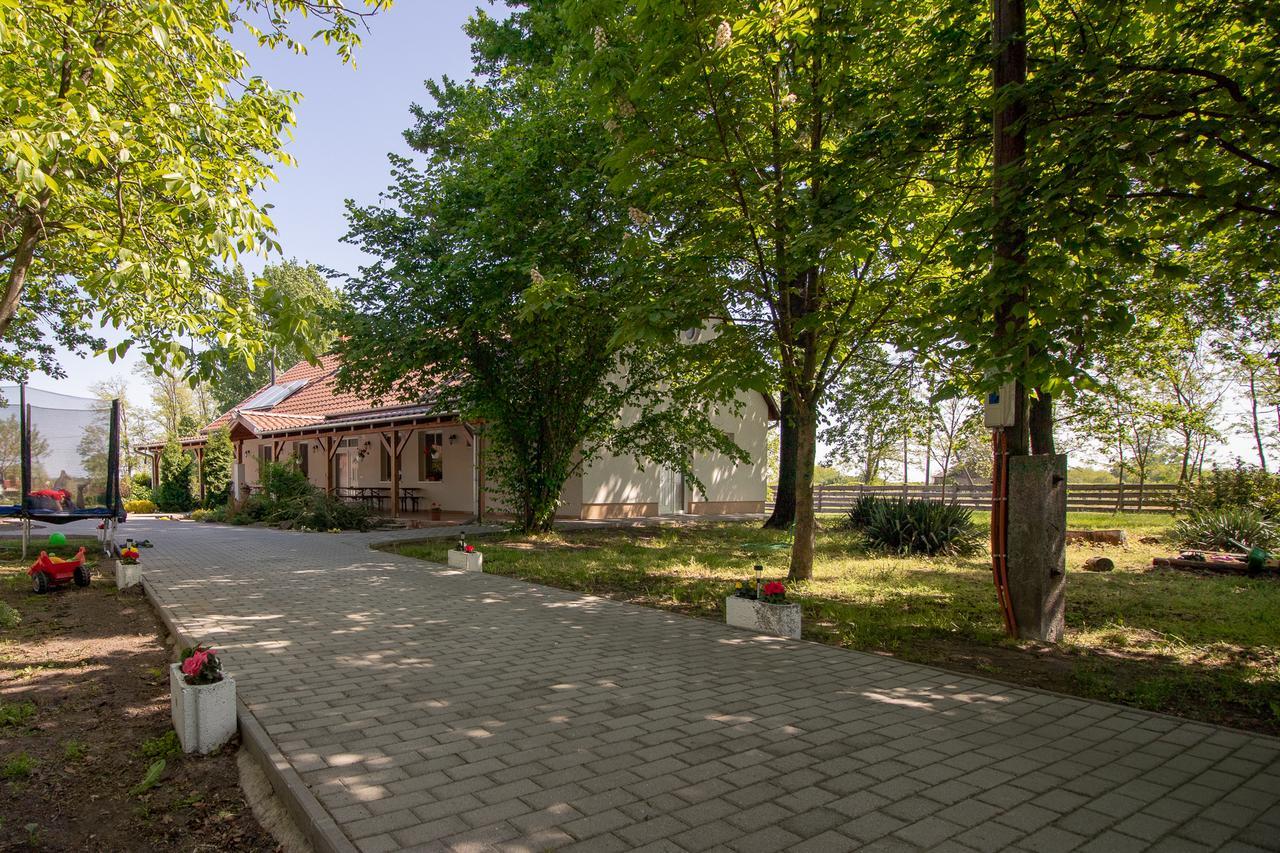 Готель Toelgyfa Vendeghaz Кішкйорйош Екстер'єр фото